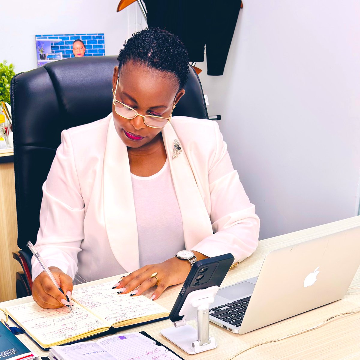 MissKwegah1's tweet image. Keep going because you deserve to know what will happen when you don’t give up. Impossible is a myth. 
Let God.🙏🏾