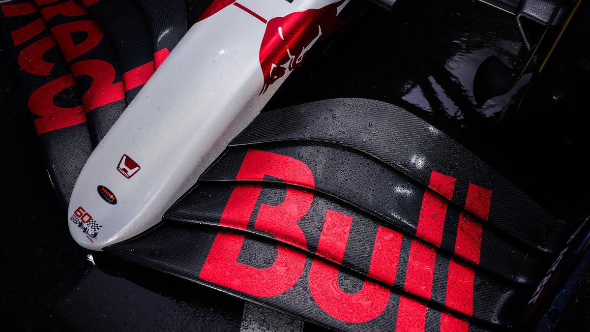 redbullracing's tweet photo. Dripping in ⚪️🔴

#F1 || #JapaneseGP 🇯🇵 https://t.co/KjNADkul1N