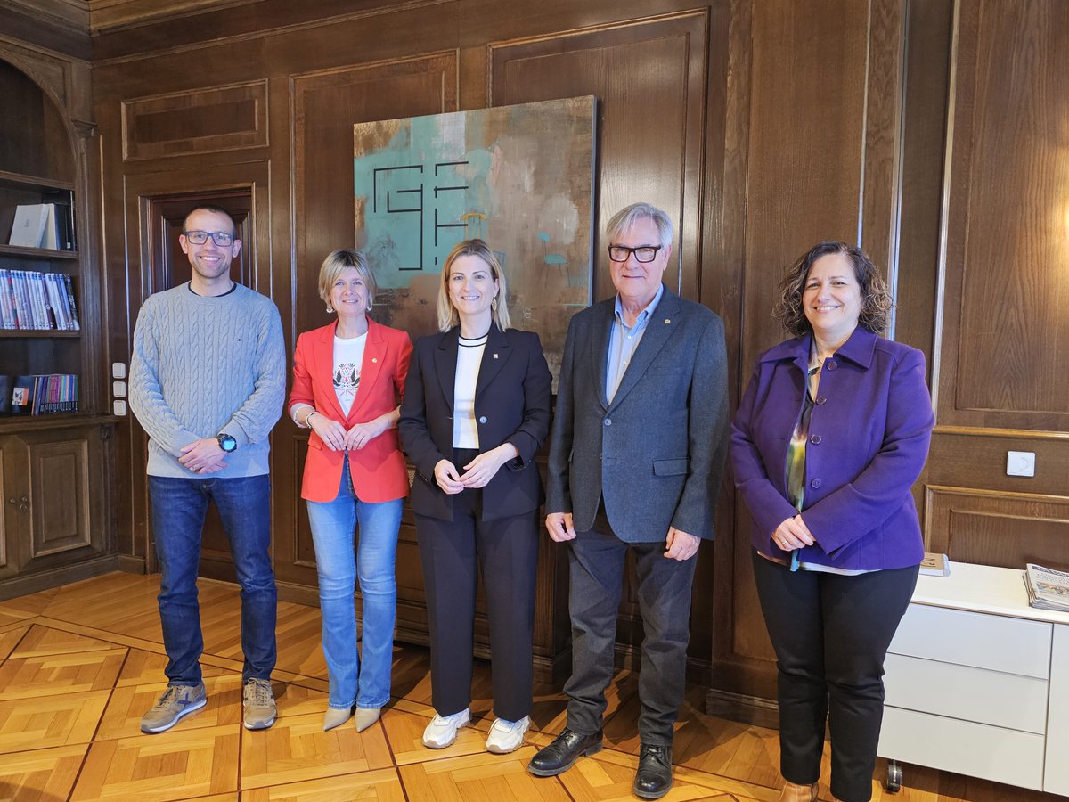 La presidenta de <a href="/Dipta_cat/">Diputació de Tarragona</a>, <a href="/nllaurado/">Noemí Llauradó Sans</a>, ha rebut avui en visita institucional a la vicepresidenta primera de <a href="/parlamentcat/">Parlament de Catalunya</a>, Raquel Sans