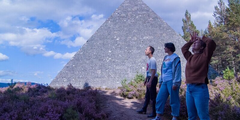 "Graham Hughes comes up with some genuinely clever and often disturbing ideas here."

HOSTILE DIMENSIONS is on Shudder UK now.

Read <a href="/hilliseric/">Eric vs himself</a>'s review at themoviewaffler.com/2024/08/hostil…

#HostileDimensions #film #movies #Shudder