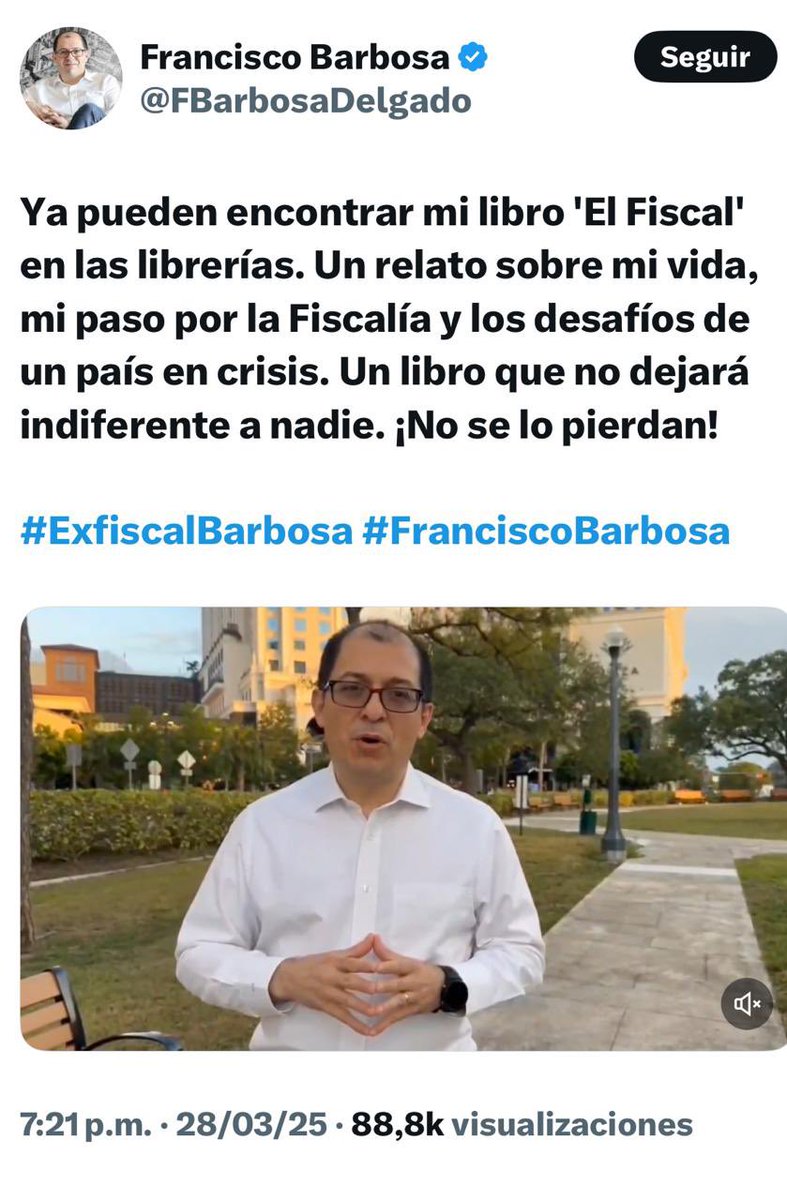 alazamo123's tweet photo. Definitivamente este señor tiene problemas mentales, o simplemente su cinismo es del tamaño del monte Everest.

Dice el insulso, e inepto @FBarbosaDelgado, en un arranque de su ya célebre narcisa personalidad, que acaba de publicar un libro con el rimbombante nombre de “El Fiscal”. Lo que parece habérsele olvidado al poca cosa, fue colocarle un adjetivo calificativo que describiera su paso por una de las más importantes instituciones del país, cargo que parafraseando la jerga popular, sí parece haberse ganado en una caja de detergente, gracias a la venia de su amigo de farras @ivanduque.

De tal manera, que le pudo haber colocado el adjetivo de INEPTO, porque mientras él viajaba por el mundo y haciendo de las suyas, utilizó a Martha Mancera para que manejara la @fiscaliacol como a ella le dio la gana, en especial para presuntamente cometer actos delictivos con sus microproyectos, montajes judiciales y en especial, encubrir las no santas actividades de su pupilo PACHO MALO y su asociado PAPA PITUFO.

Le pudo haber colocado el adjetivo de DELINCUENTE, porque según mi denuncia ante la Comisión de Acusaciones de la Cámara, el poca cosa presuntamente prevaricó, al ordenar el archivo de un caso contra un amigo de @ivanduque que ya yo tenía listo para imputar, pero que parece que negoció con el representante @WcarrilloM, al esconderle un proceso de extinción de dominio contra él y sus amigos de Norte de Santander a cambio de que ilegalmente le cerrara la investigación, después que se le abrió, sin cumplir con las formalidades de la ley 600. Ni me quiero referir a la jugada que hizo con PEGASUS, donde si la sacó del estadio. 

Barbosa le pudo haber colocado a su libro tantos adjetivos para describir su paso por la fiscalía, pero narcisamente, prefirió colocarle “El Fiscal”, para así referir, que él fuese el único, el mejor, el más grande. 
Pero no, usted solo fue uno más del montón, que se aprovechó del cargo para congraciarse con su amigo presidente y hacerle oposición institucional al que le sucedió, amén y quien sabe, si aguanta una requisa por parte de la contraloría. 

Cuando YO sea la presidente de este país, haré que usted y todos los que son y han sido cómo usted, paguen por sus delitos, en detrimento del progreso de Colombia, disfrute mientras pueda, porque de que la justicia lo va a alcanzar no lo dude, vaya escribiendo su próximo libro y titúlelo “BARBOSA EL CONDENADO”

¡CRETINO!