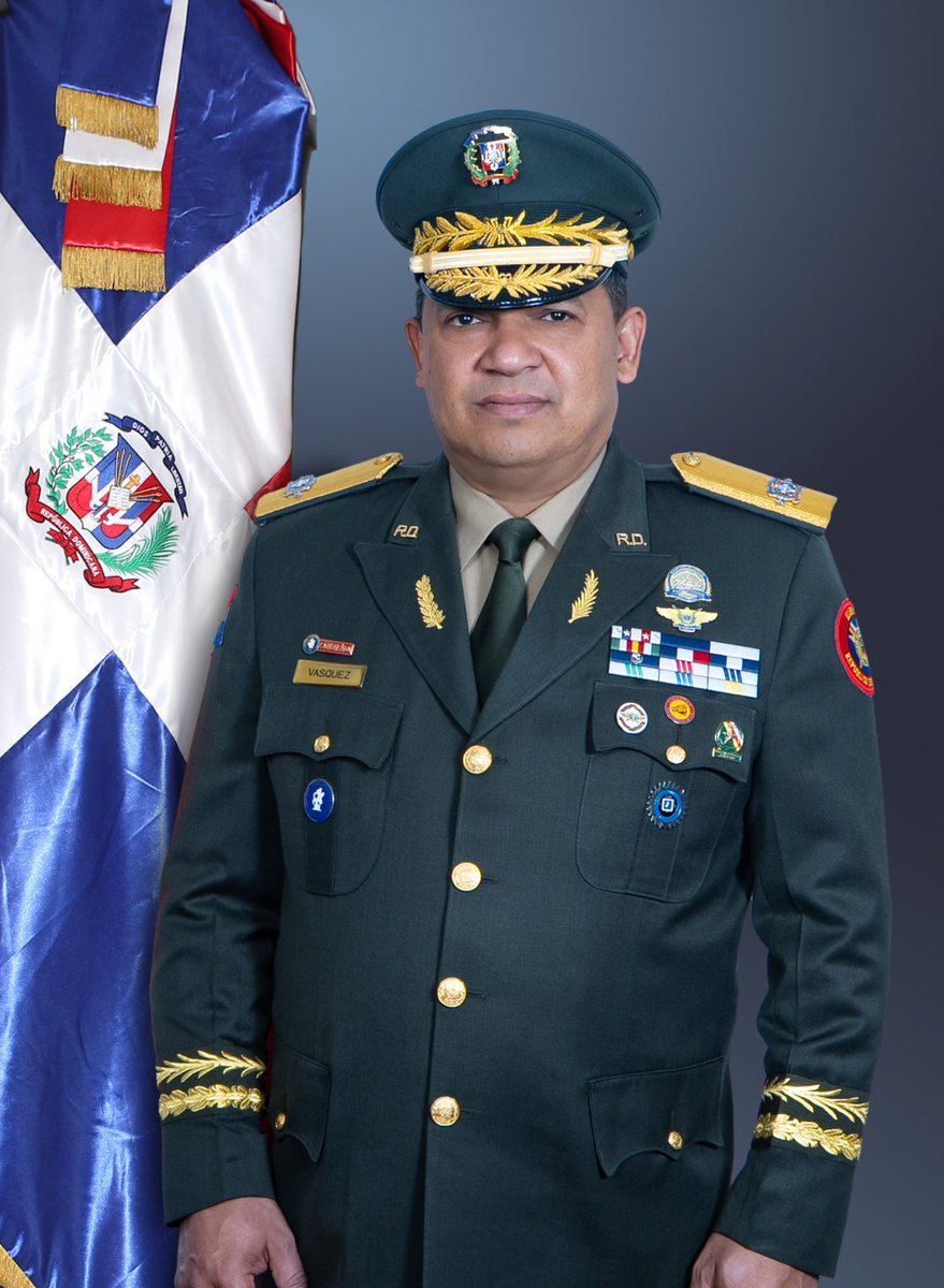 Trayectoria de Excelencia y Compromiso: Es un honor para la Asociación Dominicana de Rectores de Universidades (ADRU) darle la bienvenida al Mayor General Rafael Vásquez Espínola, Rector de la Universidad Nacional para la Defensa (UNADE)
