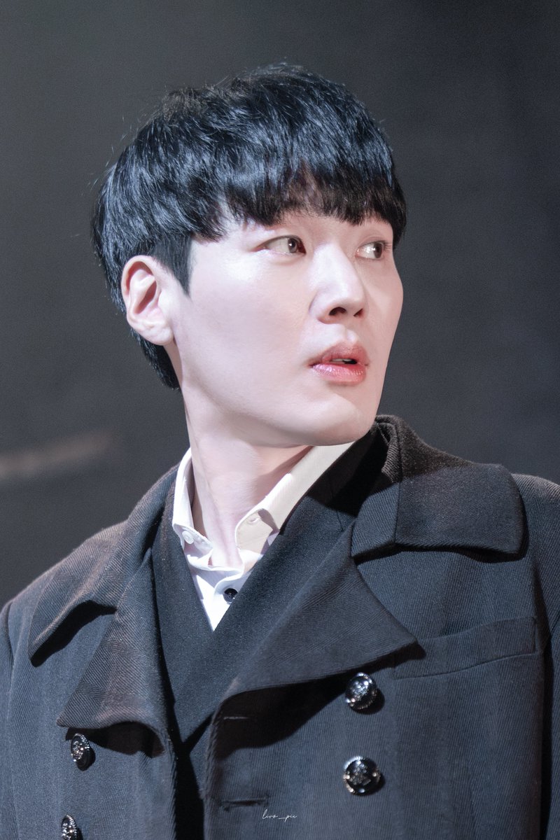 liro_pic's tweet photo. 240314 헤르츠클란
스페셜 커튼콜 '온 더 로드(SPIN-OFF VER.)'

데미안 #김도빈

좋아해요, 온 더 로드. https://t.co/MTR7EBlHCs