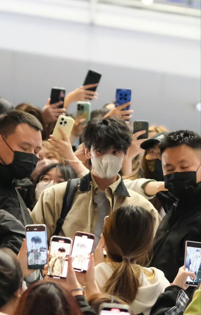 junjiepict's tweet photo. [0401] safely arrived in Beijing 

#HuangJunjie #黄俊捷 https://t.co/ikx1fFl8Vo