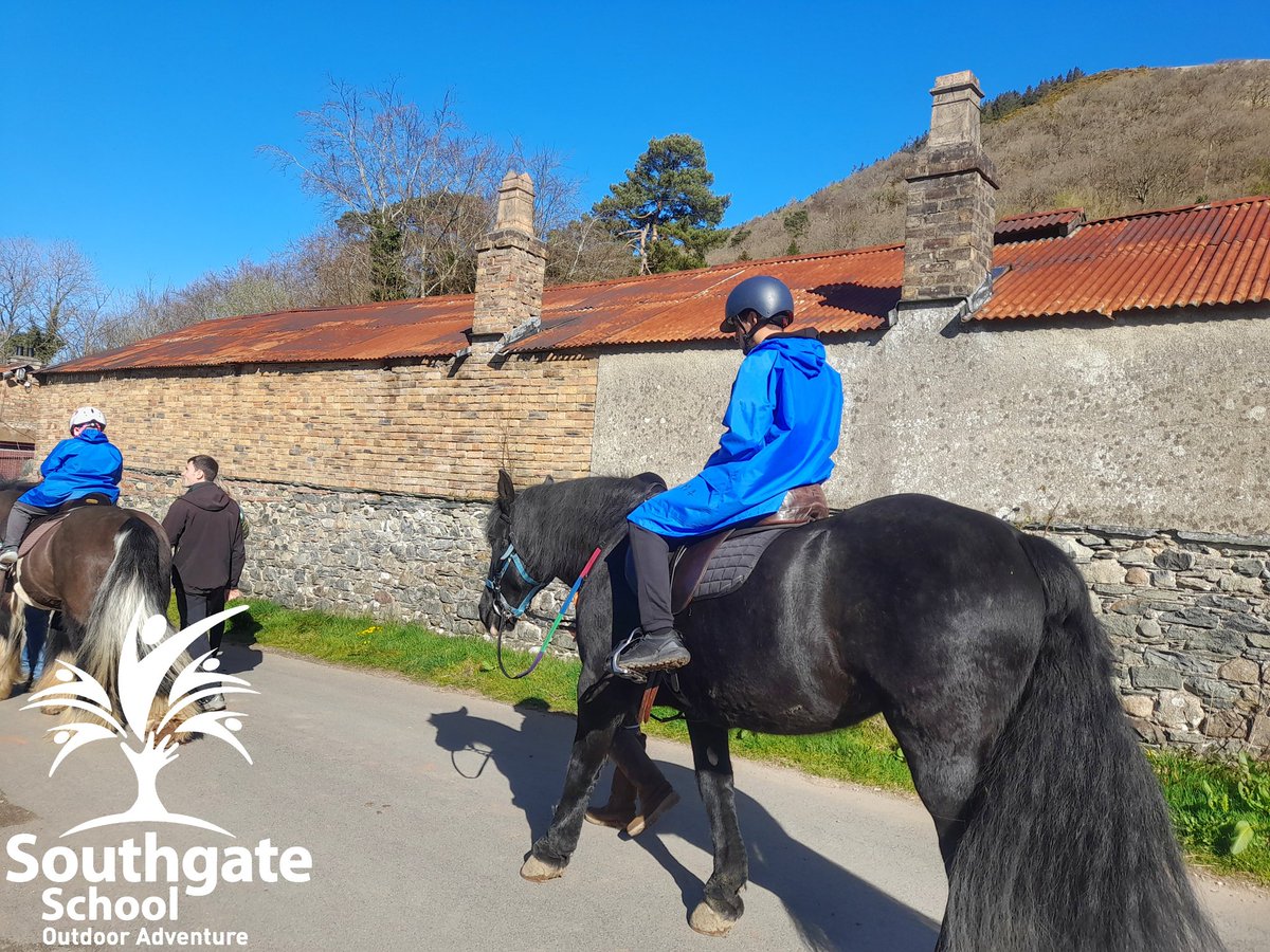 southgateHD5's tweet photo. A fantastic day riding at the @CalvertLakes stables. What an opportunity! πβοΈ #GetOutSide #CanDoCalvert #HorseRiding #OutdoorClassroom #ExploreMore @BritishHorse @BEventing @HorseAndCountry @YourHorse @britishdressage @LearningAway @CalvertLakes @EVOLVEadvice https://t.co/fcsY97lTGI