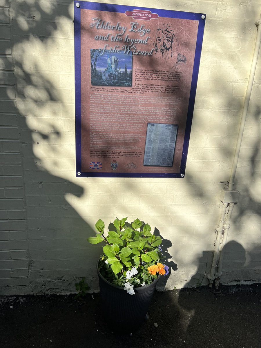 Handforthrail's tweet image. Popped over to see our friends @alderleyedgecom today , beautiful artwork and community 
@CommunityRail @northernassist