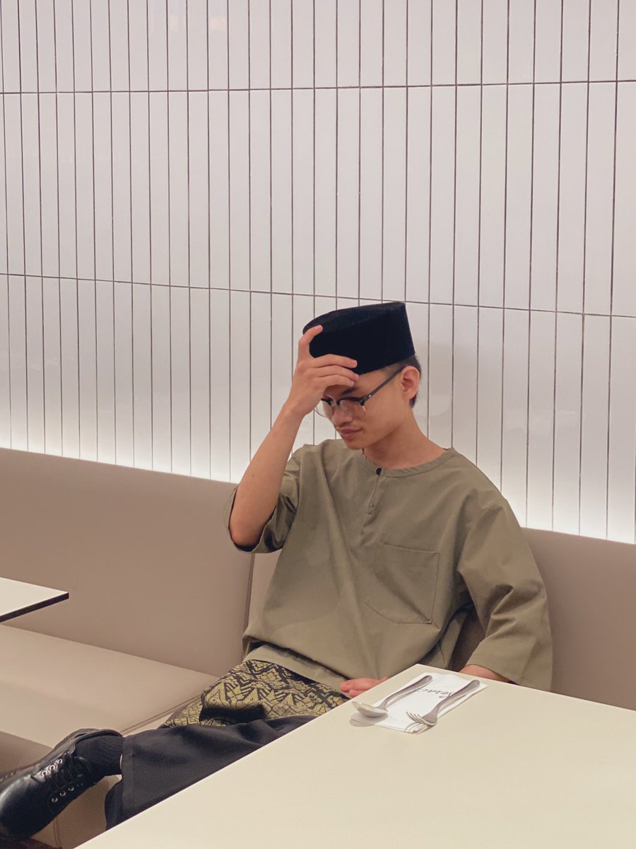 stgkll's tweet photo. 2nd eid baru ade gambar https://t.co/Is4NwPinfG