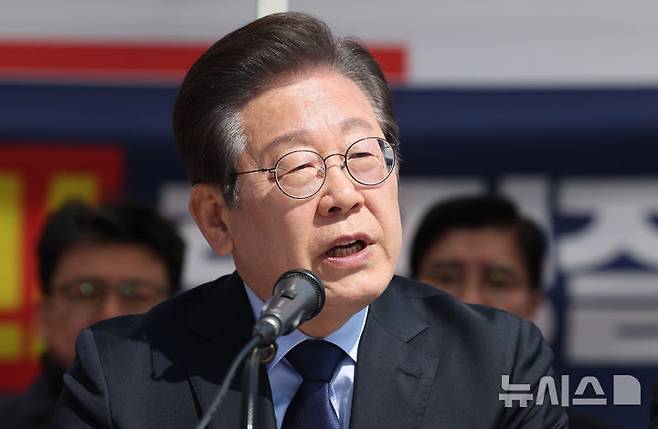 빨갱이 새끼들이 도랐구나
아주 좃같은 소리만 해대내 시발놈들