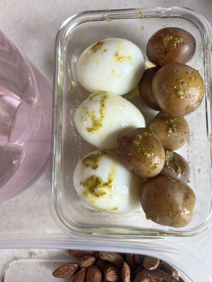 jissell_espinal's tweet image. #75hard 
11am:
45mnts gym
10 páginas de este libro
Desayuno 45grs proteínas  y 10grs Carbs. 
1/2 galón de agua.