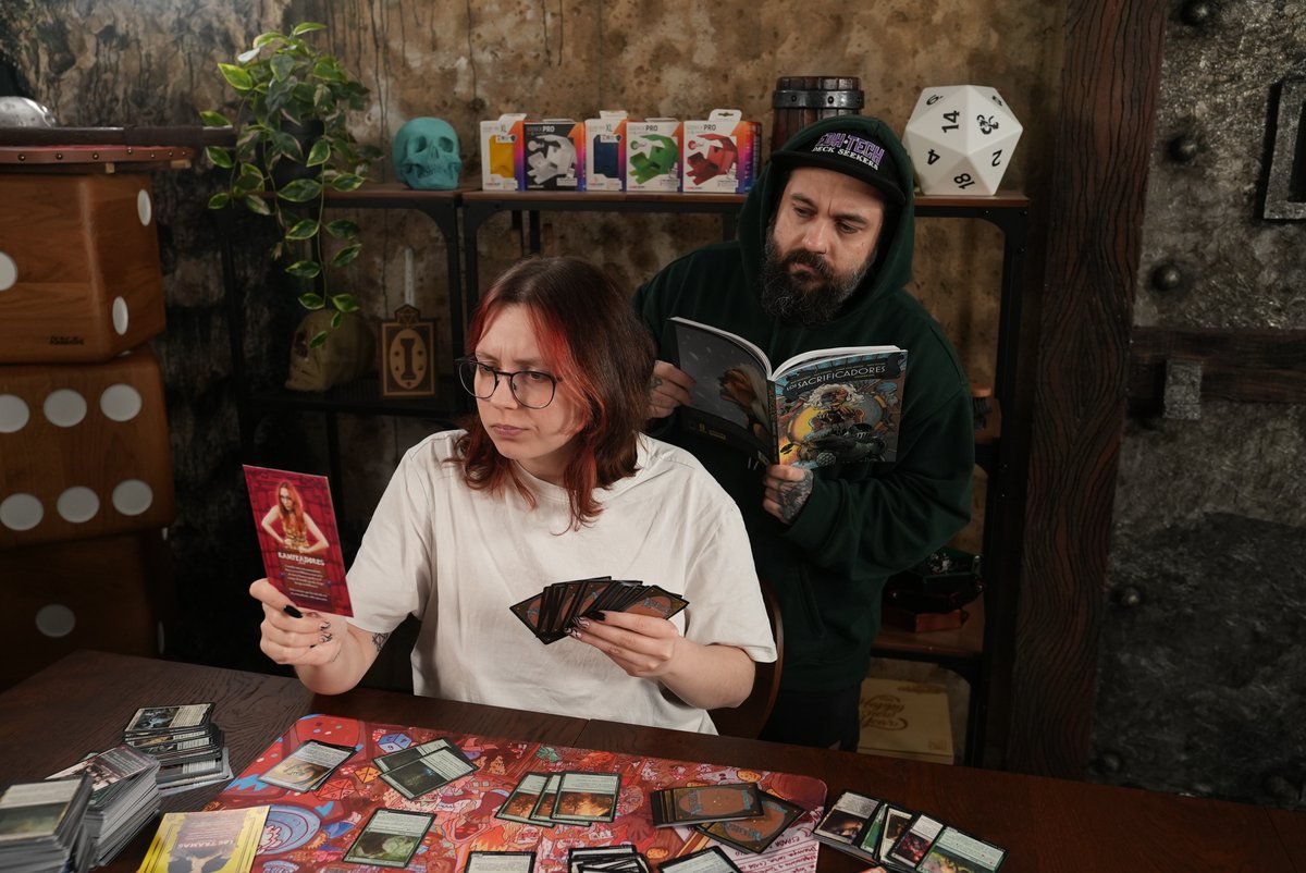 infrecuentes's tweet image. ¡SORTEOOOO!💥 

¡El domingo estaremos en la @COMIC_bcn!

➡️ Trae tus cartas y únete a @Wismichu, @noa_pls, @xpandarojox, @Aniasitaa y @AlexClotet en nuestra Commander Party.

Y si todavía no tienes entradas... ¡Corre al link de abajo!🤯 
⚠️ Estamos sorteando tres entradas dobles…