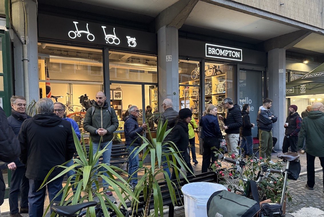 Brompton Junction Roma. Inaugurato un nuovo flagship store.
 urbancycling.it/50975-brompton… 

#brompton <a href="/bromptonitalia/">Brompton Italia</a> <a href="/BromptonBicycle/">Brompton Bicycle</a>