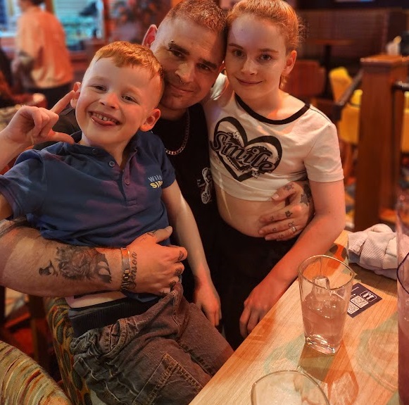 Our expert @WoolmerGeorgie has secured a settlement for her client Chris who suffered life-changing brain and spinal injuries in a work fall. They’re urging firms to ensure the safety of staff. Find out more and how Chris’ settlement is helping his rehab: bit.ly/4cobU0r