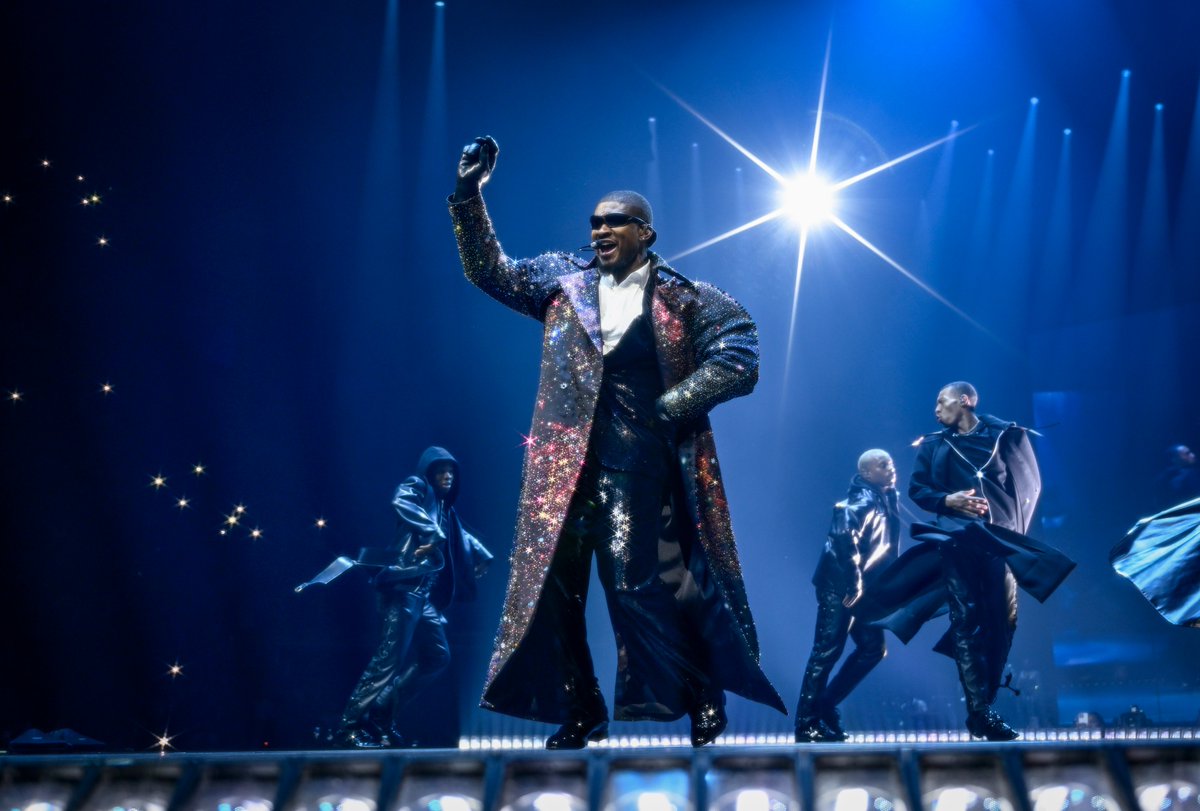 LiveNation's tweet image. The energy in the O2 Arena was electric as @Usher performed an incredible 10-act show, revisiting his greatest hits and newest tracks at the first of 10 sold out nights in London's O2 arena 🔥 
📸: Gareth Cattermole

#usher #pastpresentfuture #o2arena #theo2london #london #lngcn
