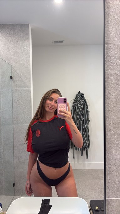 why don&rsquo;t you comment a ❤️ and see what happens https://t.co/MTNTqc4qxY