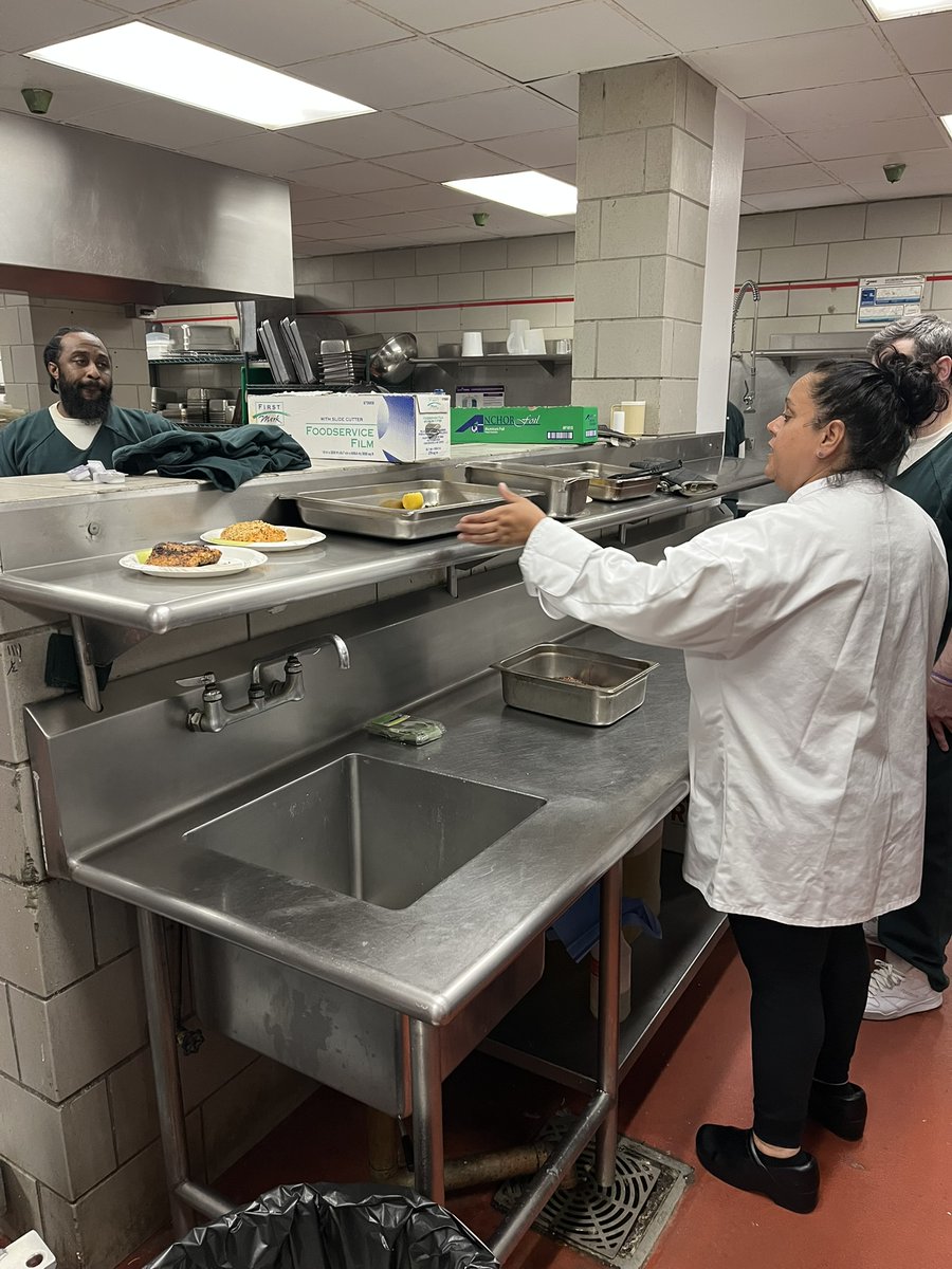 SnapchefFound's tweet image. ✨ Meet Our Team✨
Rebecca is our incredible Culinary Trainer at Snapchef Foundation! 
She loves seeing her trainees gain confidence, conquer challenges, and take pride in mastering new skills. 🌟 Thank you Rebecca!