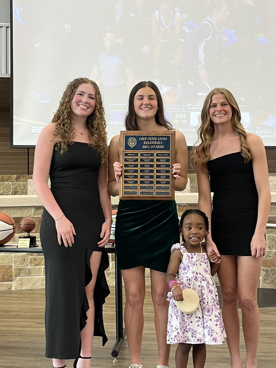 Ava Anderson- Heart of the Lion
Bailey Burns- Defensive POY
Chaney Spencer- Offensive POY
Way to go ladies!!!! 🏀💙💛