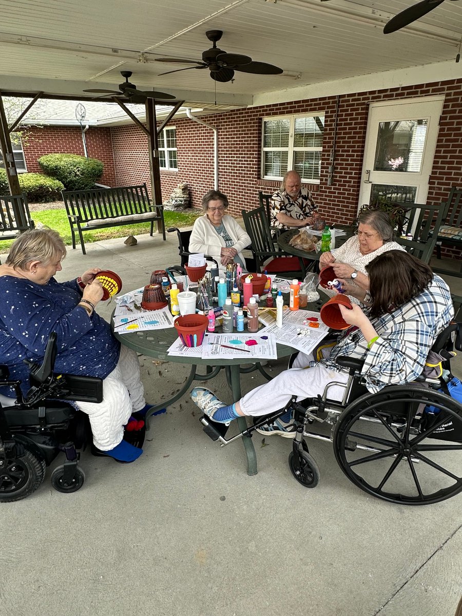 HighlandOaksHC's tweet photo. 🌸 Springtime Serenity at Highland Oaks 🎨☀️
One of our residents spent a peaceful afternoon in the courtyard, painting and admiring the beauty of our magnolia tree in full bloom. 🌿✨  🌸🖌️#SpringInBloom #PeacefulMoments #HighlandOaks https://t.co/ZPl2vLPVNS