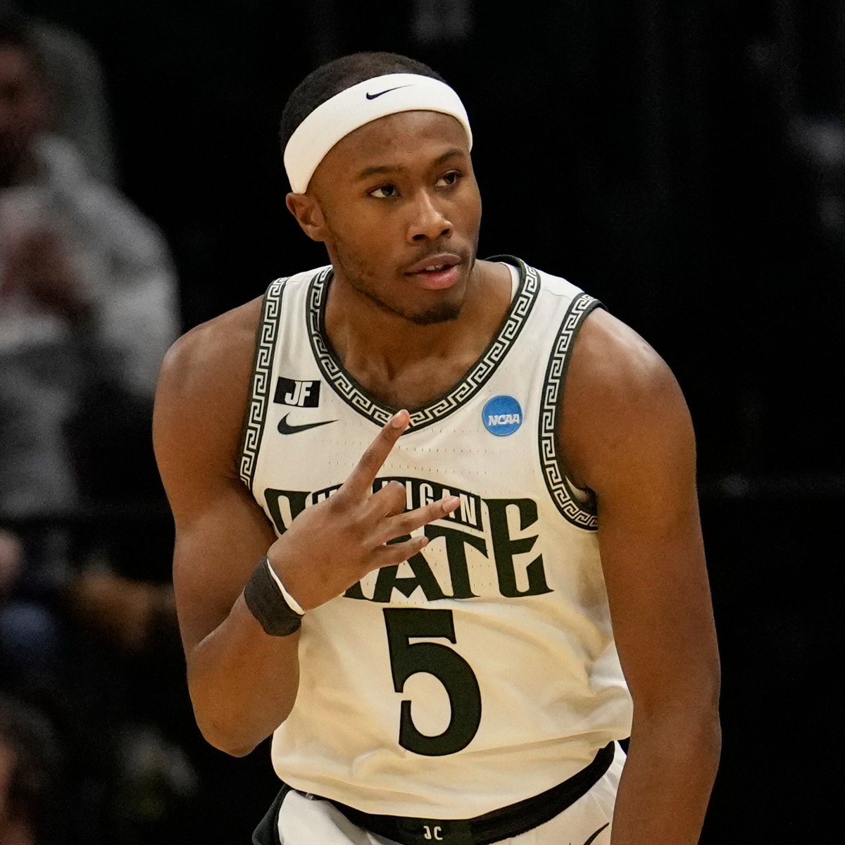 NEWS: Michigan State's Tre Holloman will enter the transfer portal, his agents Brandon Grier and Michael Silverman told ESPN. Holloman was a part-time starter for the Spartans this season, averaging 9.1 points, 3.7 assists in 23 minutes per game.