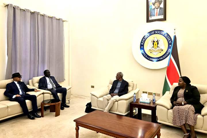 DahlaKib's tweet photo. Mr. Yemane Gebreab, Head of Political Affairs of the PFDJ and Advisor to the President, has today, arrived in Juba to deliver a message from the President of Eritrea to President Salva Kiir. #Eritrea #EritreaPrevails #HOAprevails
🇪🇷💪🏿🇸🇸 https://t.co/NRoyLPs65W