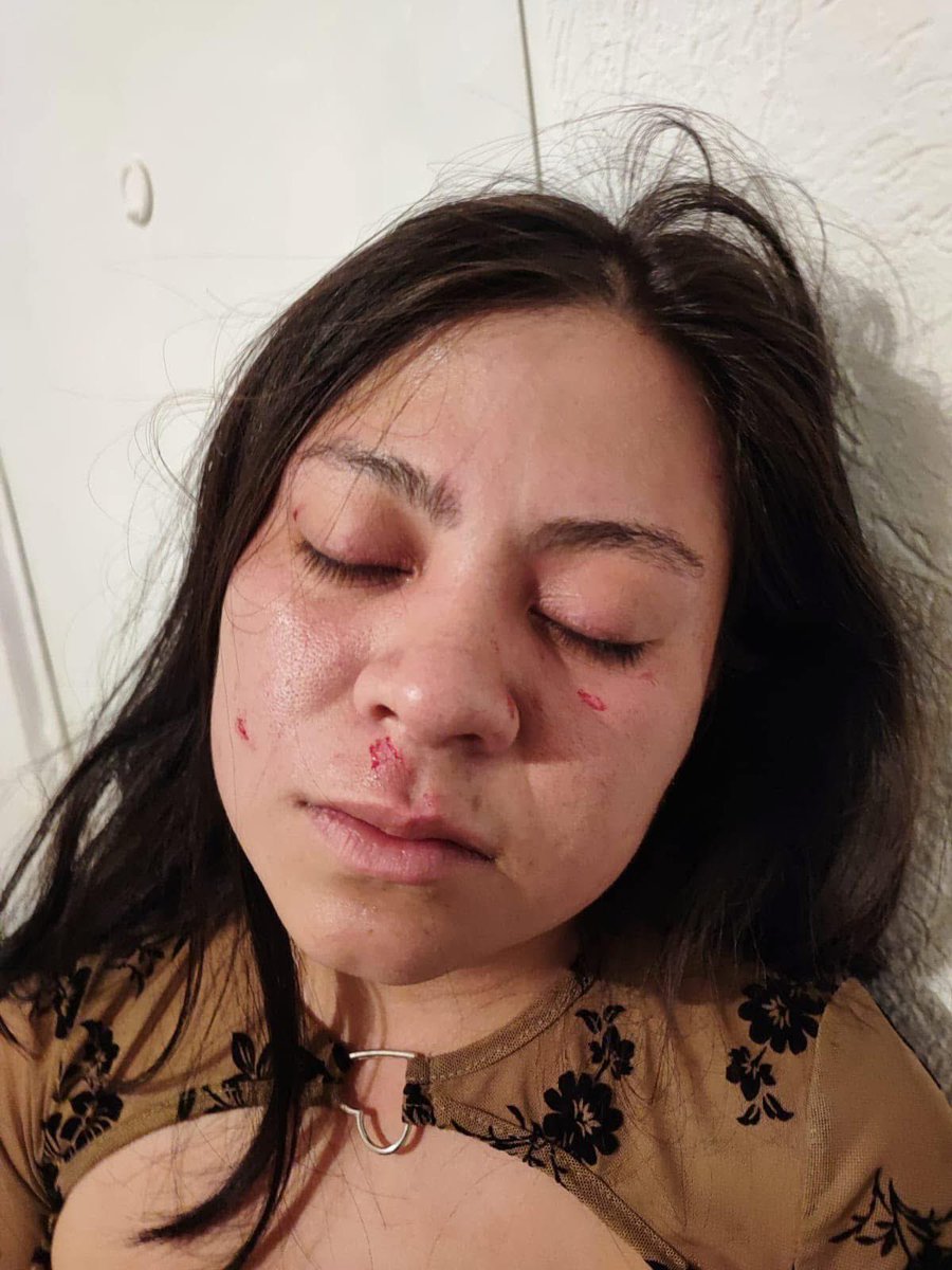 GenaroZepeda1's tweet photo. Denuncia a policía, identificado como Miguel Ángel G., de golpear y azotar en el suelo a su expareja Brenda en la colonia Galaxia La Calera, al oriente de la ciudad de Puebla.

 https://t.co/5mQQaD50mN