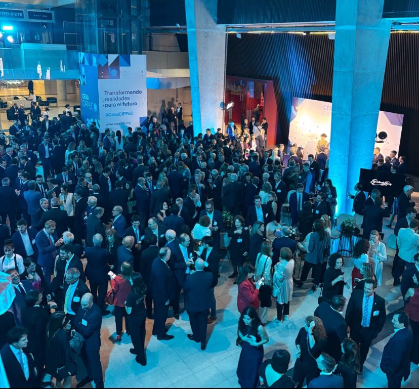 Val_Estela1's tweet photo. Cena Anual 2025 @CIPPEC 
Pensando la Argentina del mañana. ¿Qué camino decidimos tomar?
Felicitaciones por el excelente evento y gracias por hacernos parte 
@JRaffaghello @AmadorSanchezUE https://t.co/sS6DfEIGci