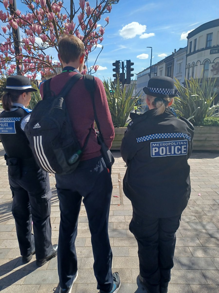 Junction Officers hosted a Walk and Talk joint patrol with residents and Islington Council on Monday 31 March 2025. Thank you all for coming #CommunityCrimeFighting