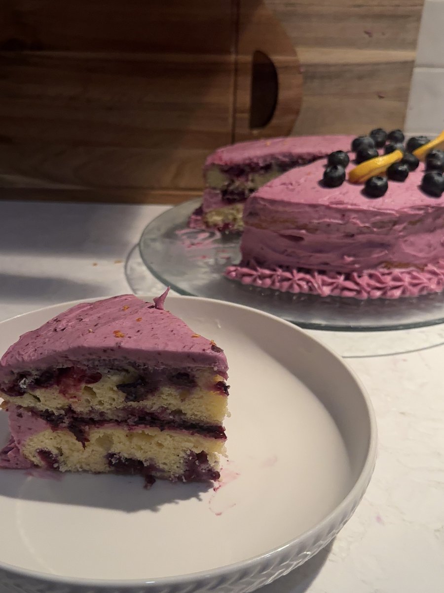 x2ivyx's tweet photo. lemon blueberry cake 🍋🫐 https://t.co/LPe5VkEXb1