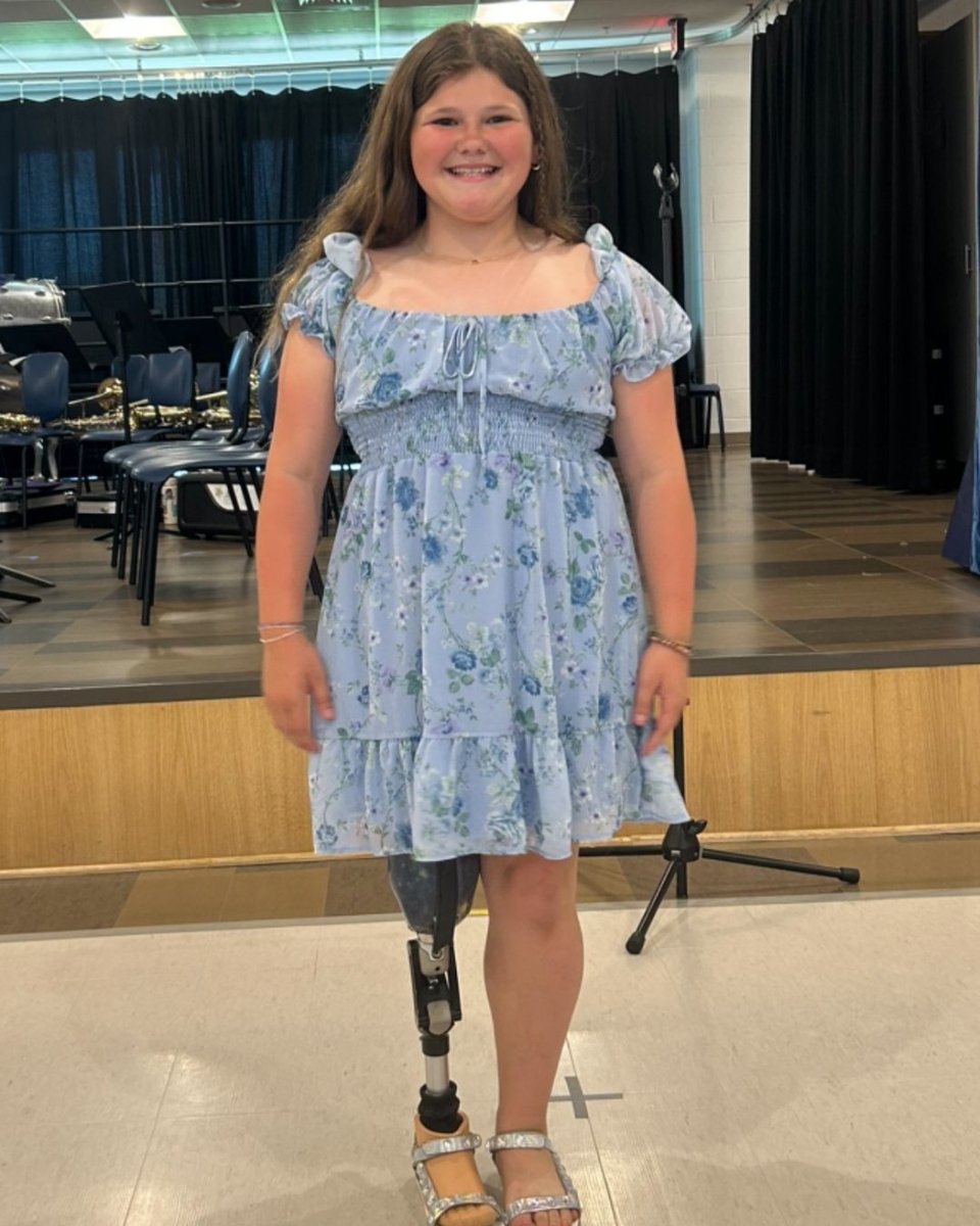 Nemours's tweet image. It takes a village 💙 At 3, Gabriella was diagnosed with rhabdomyosarcoma. Through every challenge, Dr. Thacker &amp;amp; her Nemours Children’s team stood by her side—now, they celebrate every step forward! Read her journey: bit.ly/4j6MXZJ

#LimbDifferenceAwareness