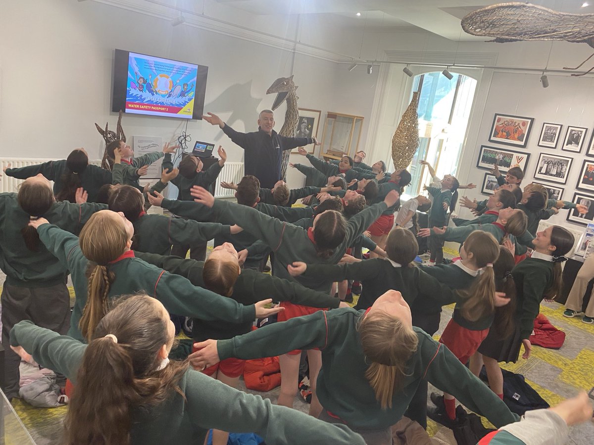 Míle buíochas don RNLI agus Tipperary Tourism as ucht labhairt linn faoi shábháilteacht ar an uisce 🌊 🏊‍♀️ 🏖️ ⁦<a href="/GaelscoilAU/">GaelscoilAU</a>⁩ ⁦<a href="/RNLI/">RNLI</a>⁩ ⁦<a href="/VisitTipp/">TipperaryTourism</a>⁩