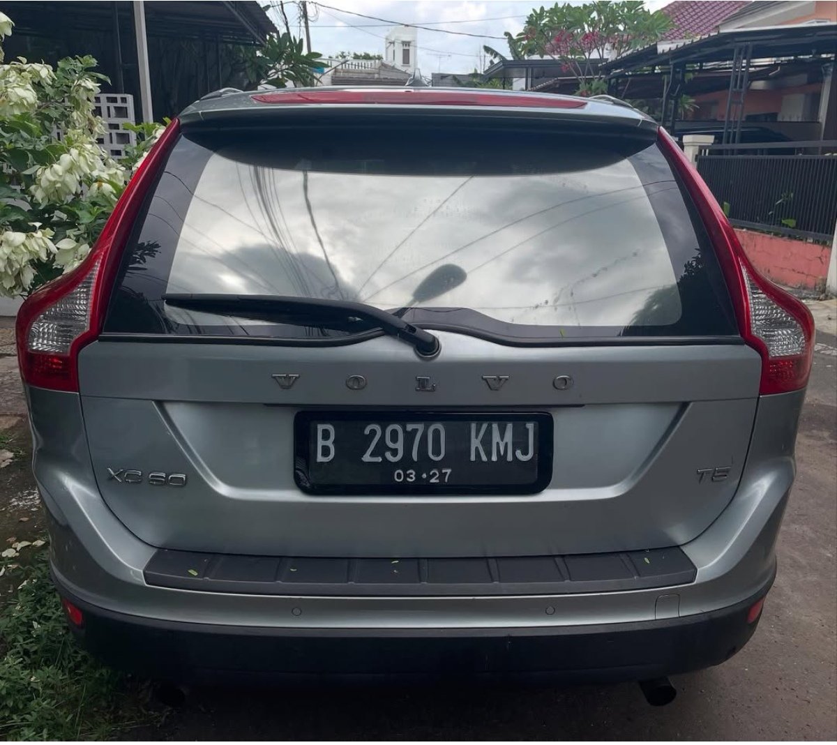 savicali's tweet image. Mobil hilang di Jogja, tapi laporan terakhir (hari ini) ada yg lihat di area pantai Binangun Cilacap. Kalo ada yg lihat mohon hentikan dan ajak ke kantor polisi.

STNK atas nama saya.