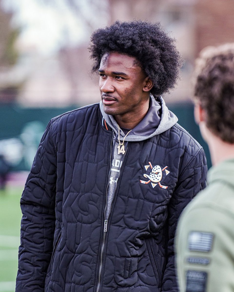 CSUFootball's tweet image. look who stopped by practice today 🐏

🤝 @toryhorton11 

#Relentless x #RamGrit🐏