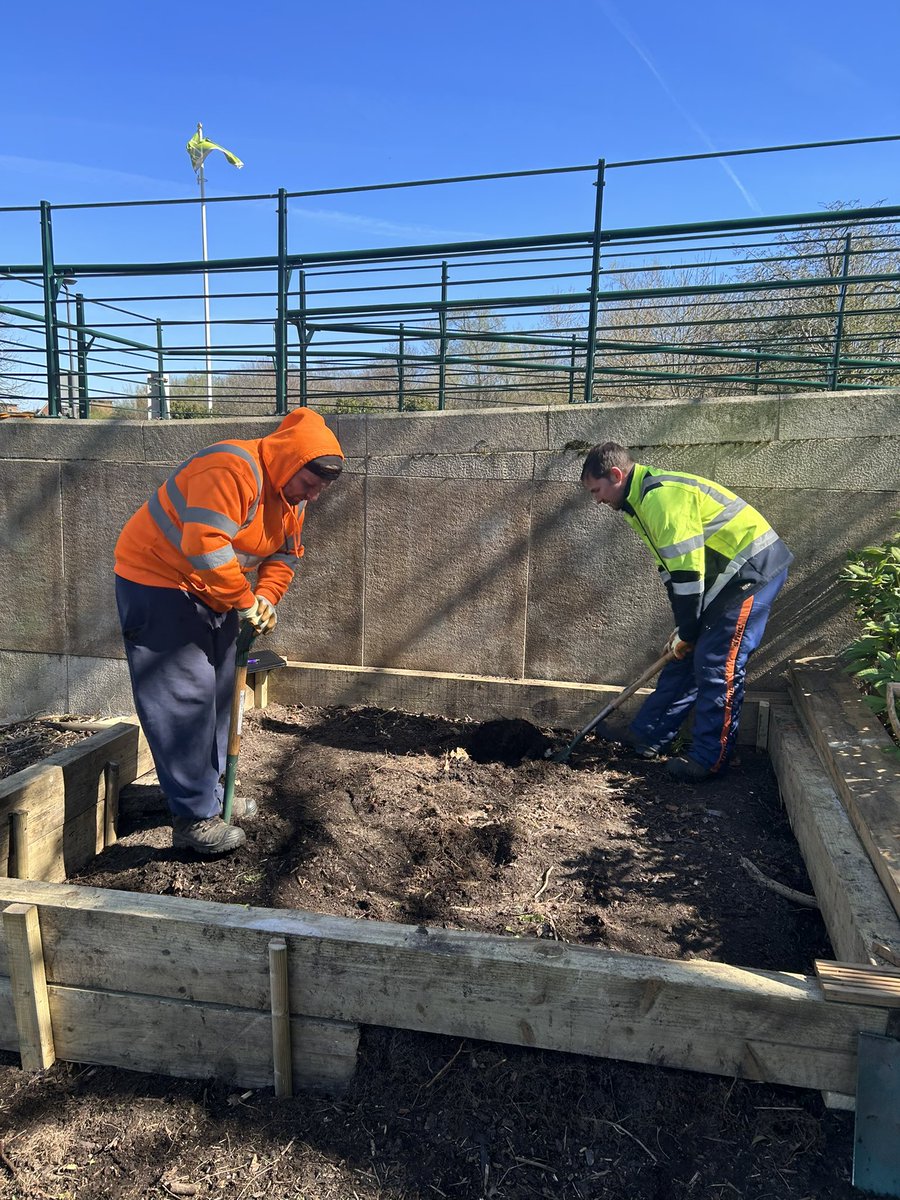 Building raised bed for EPA practicals with Salford Council Apprentices today at Peel park today <a href="/OldhamCollege/">Oldham College</a> <a href="/SalfordCouncil/">Salford City Council</a>