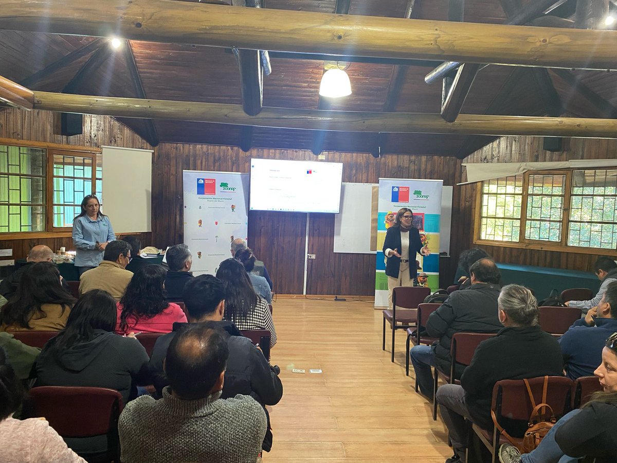 conaf_maule's tweet photo. 👏💯Excelente jornada la de ayer en la 1° reunión de trabajo entre consultores🌳 y profesionales de @conaf_maule, año 2025

✅ La idea es fortalecer el trabajo conjunto a través de la  retroalimentación técnica y legal respecto de procedimientos e instructivos vigentes. https://t.co/brzye0UK4R