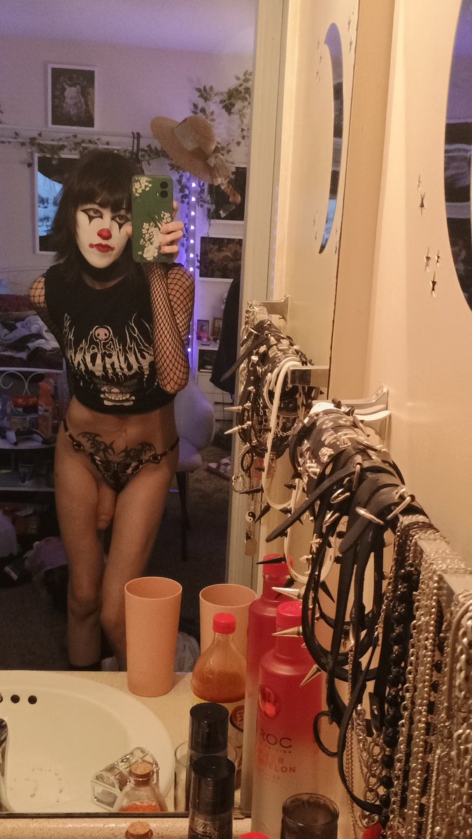 spookypookie69_'s tweet photo. Honka honka? https://t.co/JrYu756fpd