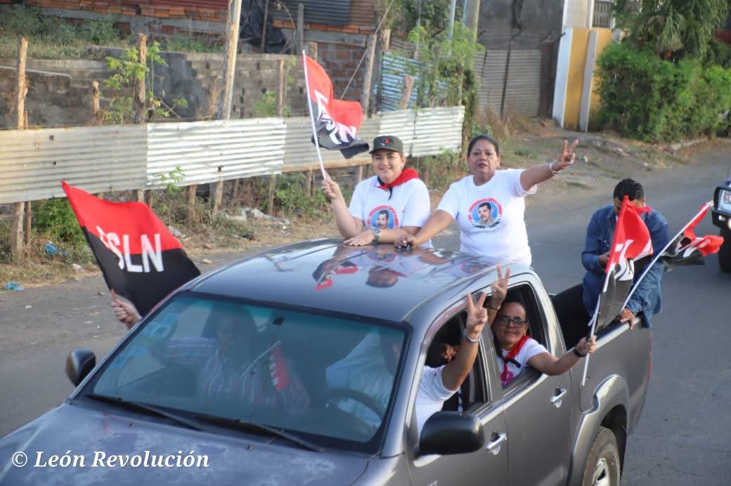 Militancia Sandinista recorre León para recibir «Abril Victorioso». 
 #FSLNAbrilVictorioso 
#NoPudieronNiPodrán