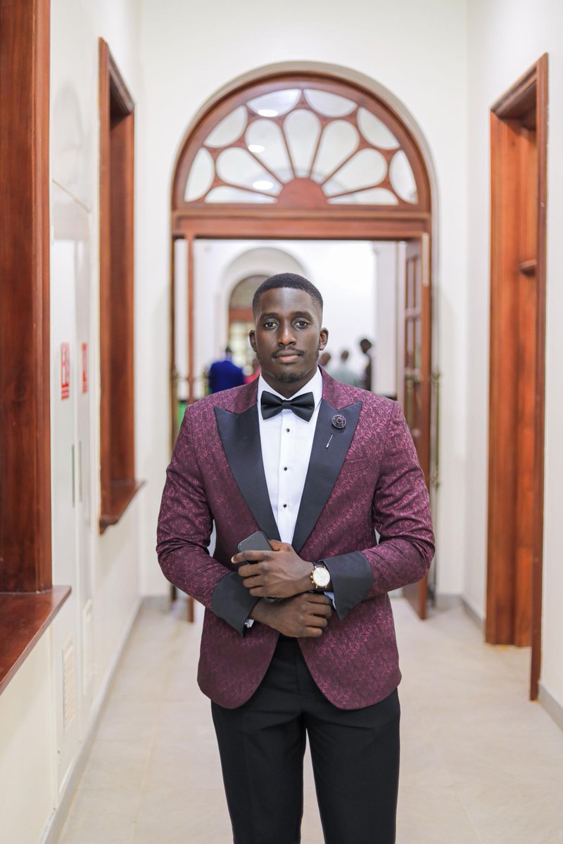 Striking a perfect balance of sophistication and modern flair, the Mbio Za Mungu CEO <a href="/EthanKaweesi/">Ethan Kaweesi</a> turns heads at the Mak Students Guild at 90 years dinner in his impeccably tailored suit.
#MakGuildAt90