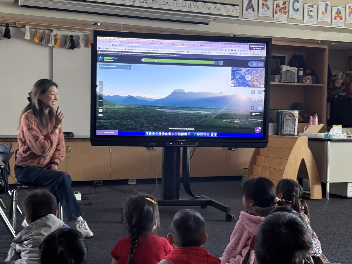 tatisilva1007's tweet image. Another Natures Eye field trip in TK! These kiddos got to see a family of hippos in the watering hole! #SpringLearning