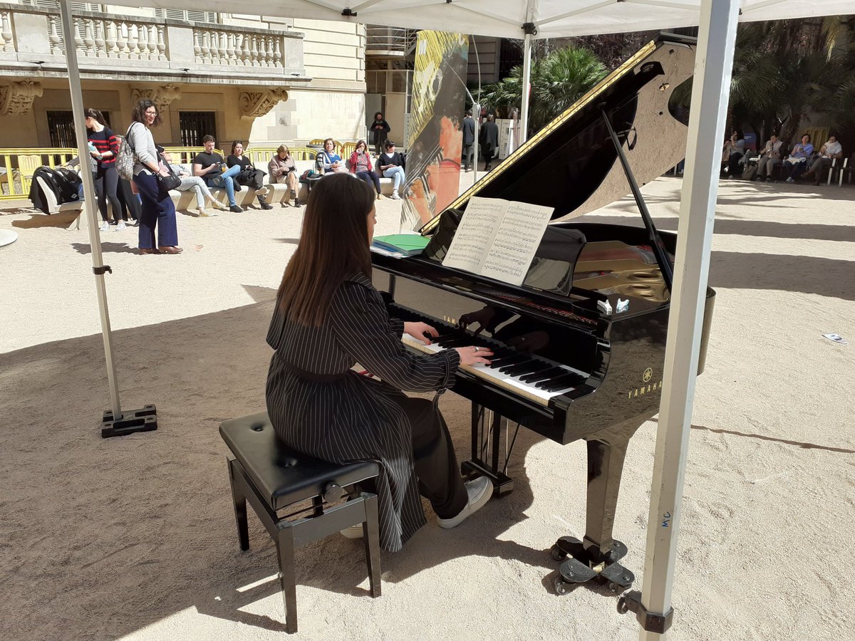 Santi Rifa (@santirifa) on Twitter photo El piano del Concurs Maria Canals ha estat present avui al <a href="/palaurobert/">Palau Robert</a> amb la participació de vàries escoles i passavolants. El piano del Concurs Maria Canals ha estat present avui al <a href="/palaurobert/">Palau Robert</a> amb la participació de vàries escoles i passavolants.