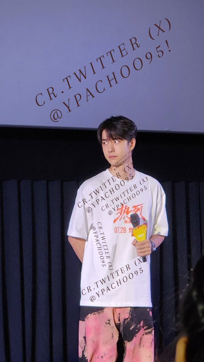 ypachoo95's tweet photo. ชีวิตนี้ไม่เคยติ่งใครถึงขั้นเข้าร่วมกจก.หรือทำทุกอย่างเพื่อเขาขนาดนี้ ป๋อจ้านคือเมนคนแรก เขาคืออีก1กลจสำคัญของชีวต หลายคนบอกเราโชคดี ครั้งก่อนเจอตัวจริง ป๋อแถมครั้งนี้ยังได้ลายเซ็นต์ แต่สำหรับเรา ทุกอย่างมันมาจากความรักความพยายาม และความทุ่มเททั้งนั้น เอาไว้ดูเวลาท้อละกันเนอะ♥️✌️ https://t.co/jD8JzPSjzr