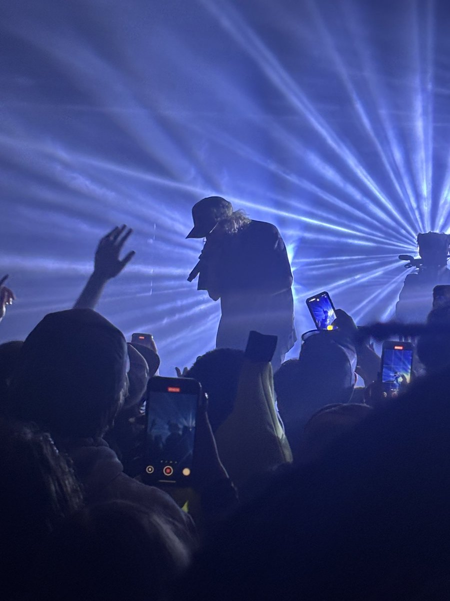 76_bradshaw's tweet photo. Concert #1 for 2025 ✅@Pouyalilpou https://t.co/Xn0IoBxW9D