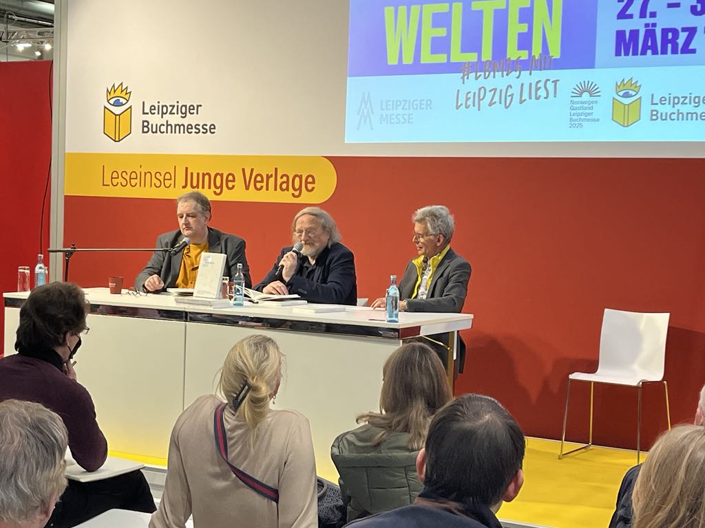 Lyrikpreis München - die Anthologie
am 29. März auf der Leseinsel Junge Verlage in Leipzig 
mit Jürgen Brôcan und abends bei niemerlang, moderiert von Carl-Christian Elze  //  Foto: Katia Tangian
Vielen herzlichen Dank !!!
signaturen-magazin.de/index.html
