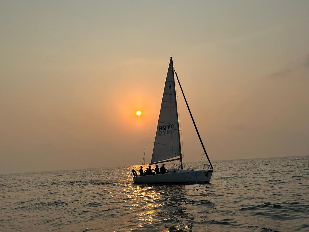 IN_HQTNP's tweet photo. The expedition will be in Seven Legs over a period of one week. Leg I is from #Chennai to #Puducherry, a distance of about 75 NM which is expected to be covered in about 14 hrs. The Expedition also includes PI Staff of Naval #NCC Units of TNP&amp;AN Dte, and Personnel from #RMYC. https://t.co/glWlPIFdmD