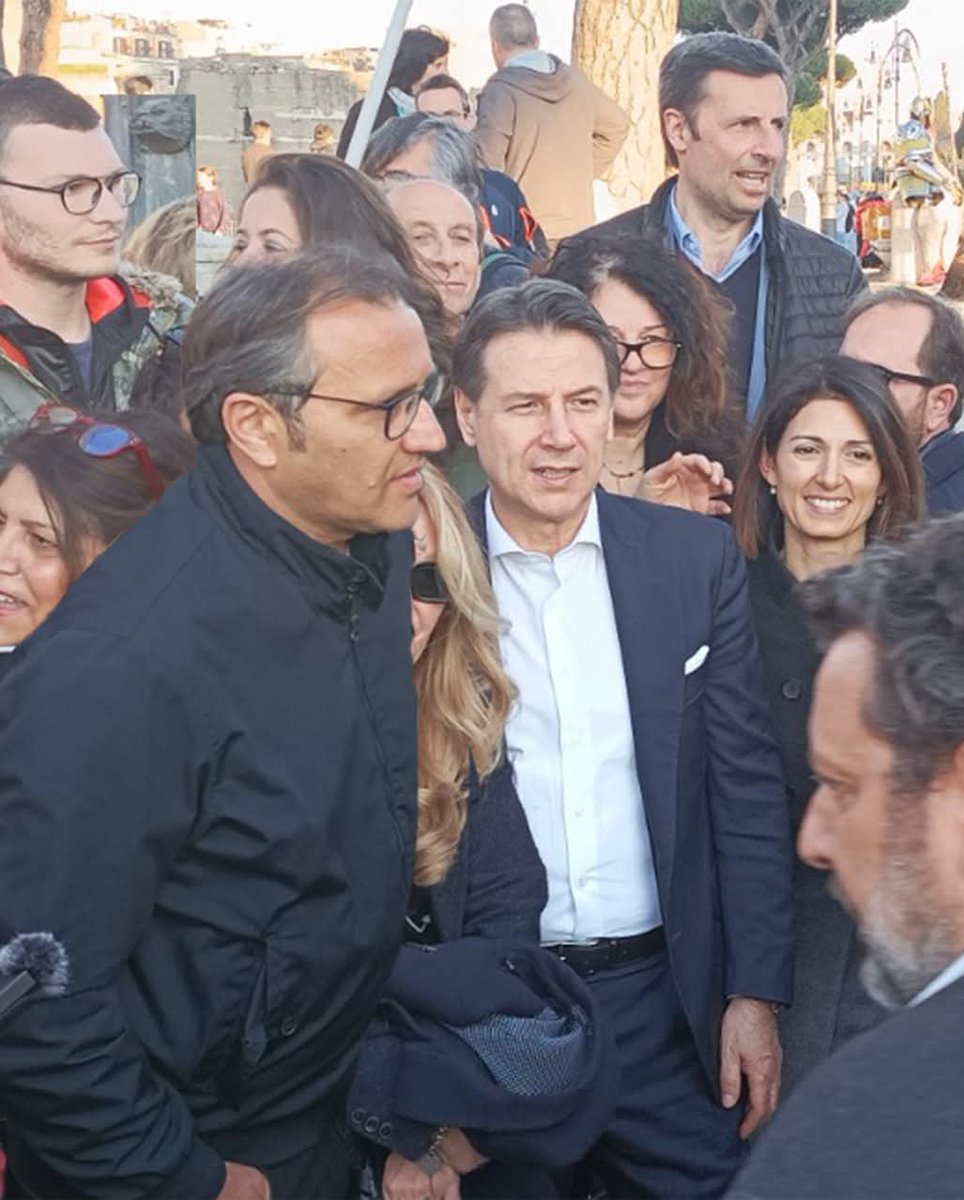 Sabato saremo tutti alla manifestazione del M5s a Roma. L'evento inizierà alle 13 in P. zza Vittorio Emanuele II, da dove partirà il corteo che raggiungerà il palco in Via dei Fori Imperiali.  Uniti possiamo fermare questa folle corsa agli armamenti e costruire un'Italia migliore