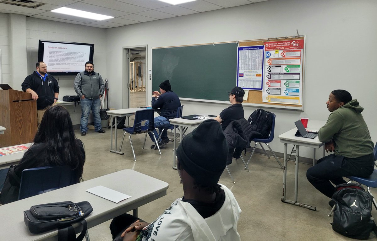 david_zbt's tweet photo. Our long-time partners at Oncor Electric Delivery have recently visited with several students in our SOBI & SOLAE degree paths such as Mathematics, Communication & Business Leadership. They have partnered with us on a program that invests in our students so they can earn while they learn! #Worforce #EconomicGrowth #SocialMobility