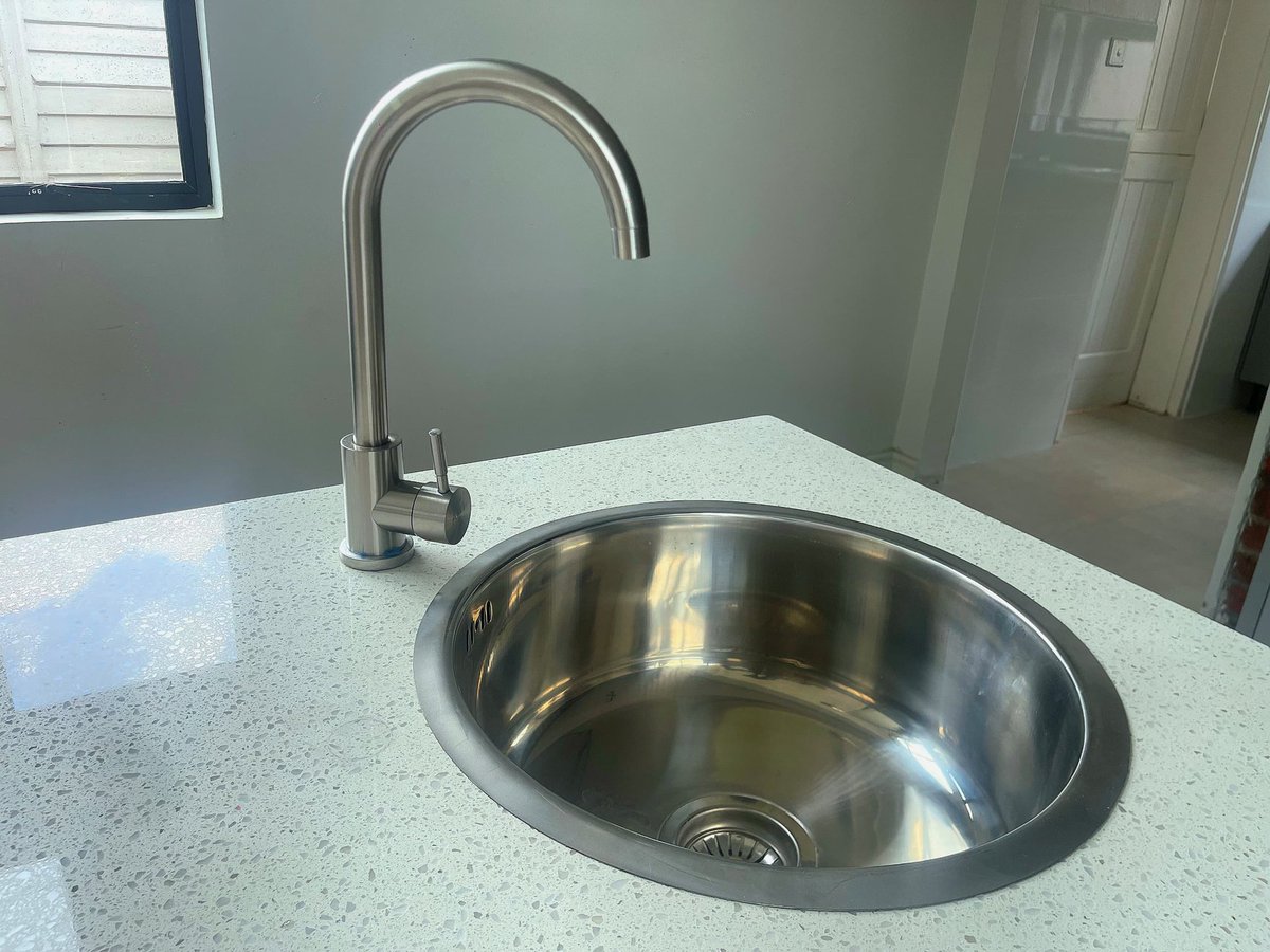Kumms_City's tweet photo. Revamp your kitchen with style! ✨ Kumms City Construction offers premium fitted kitchen solutions. Transform your cooking space into a dream kitchen! 📞 Contact us: 0773000176, 0776789530, 0712956299. 

#kitchendesign #harare #bulawayo #GezaEffect #AprilFoolsDay #zimbabwe #trend https://t.co/TI1rKW6tuv