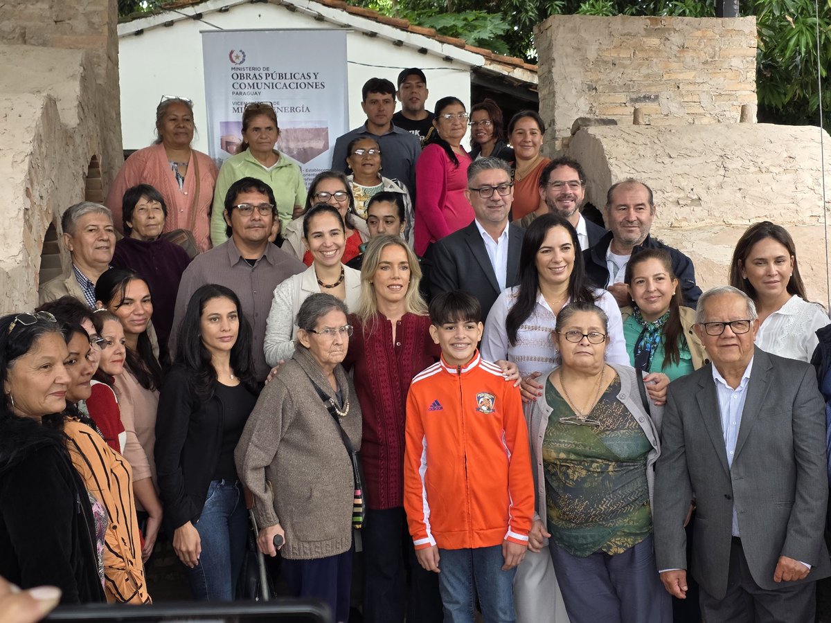 Claudia Centurión (@clacent) on Twitter photo Junto a nuestra querida Primera Dama <a href="/LetiOcamposP/">Leticia Ocampos</a> y un gran equipo, estamos realizando un hermoso trabajo para brindar apoyo a cientos de familias que se dedican a la alfarería en Areguá y otros puntos del país. Junto a nuestra querida Primera Dama <a href="/LetiOcamposP/">Leticia Ocampos</a> y un gran equipo, estamos realizando un hermoso trabajo para brindar apoyo a cientos de familias que se dedican a la alfarería en Areguá y otros puntos del país.