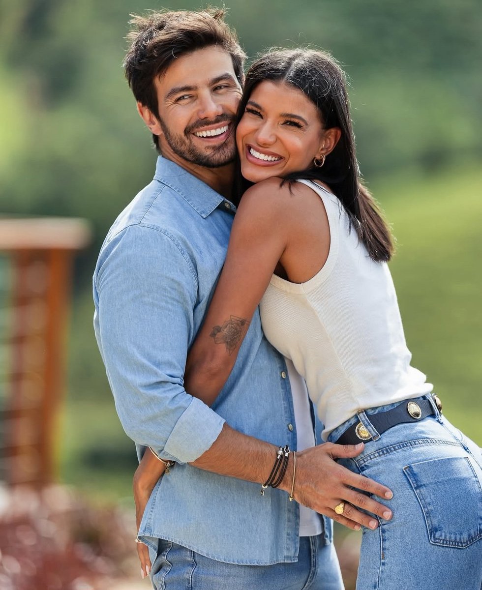 MFormosop's tweet image. Este é um #MalyneDay muito especial, pois começa hoje, a contagem regressiva para o grande dia que marcará um novo ciclo na vida de vocês, a construção de uma família,  que Deus já abençoou!!! 🙌❤️🥣🌹✨️