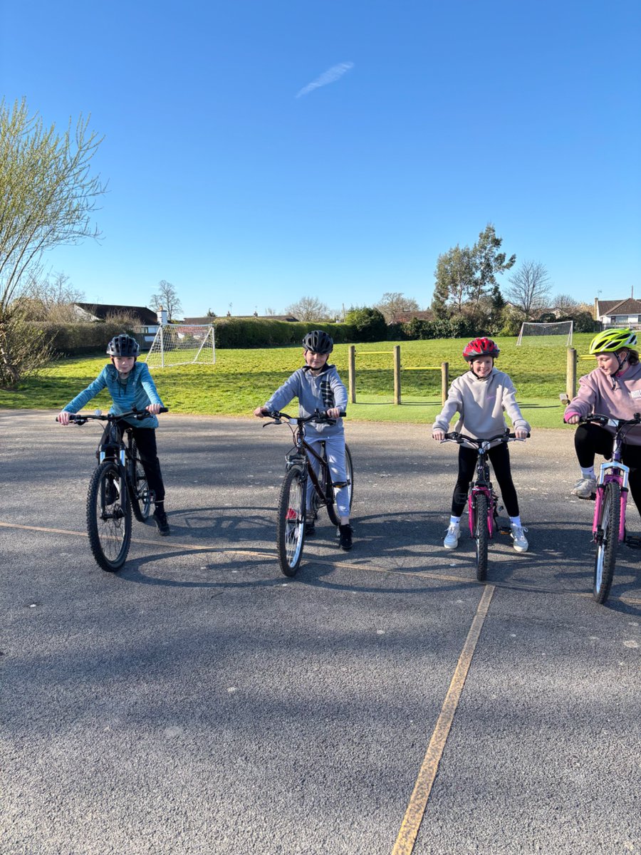 Ysgol Sant Dunawd tweet media