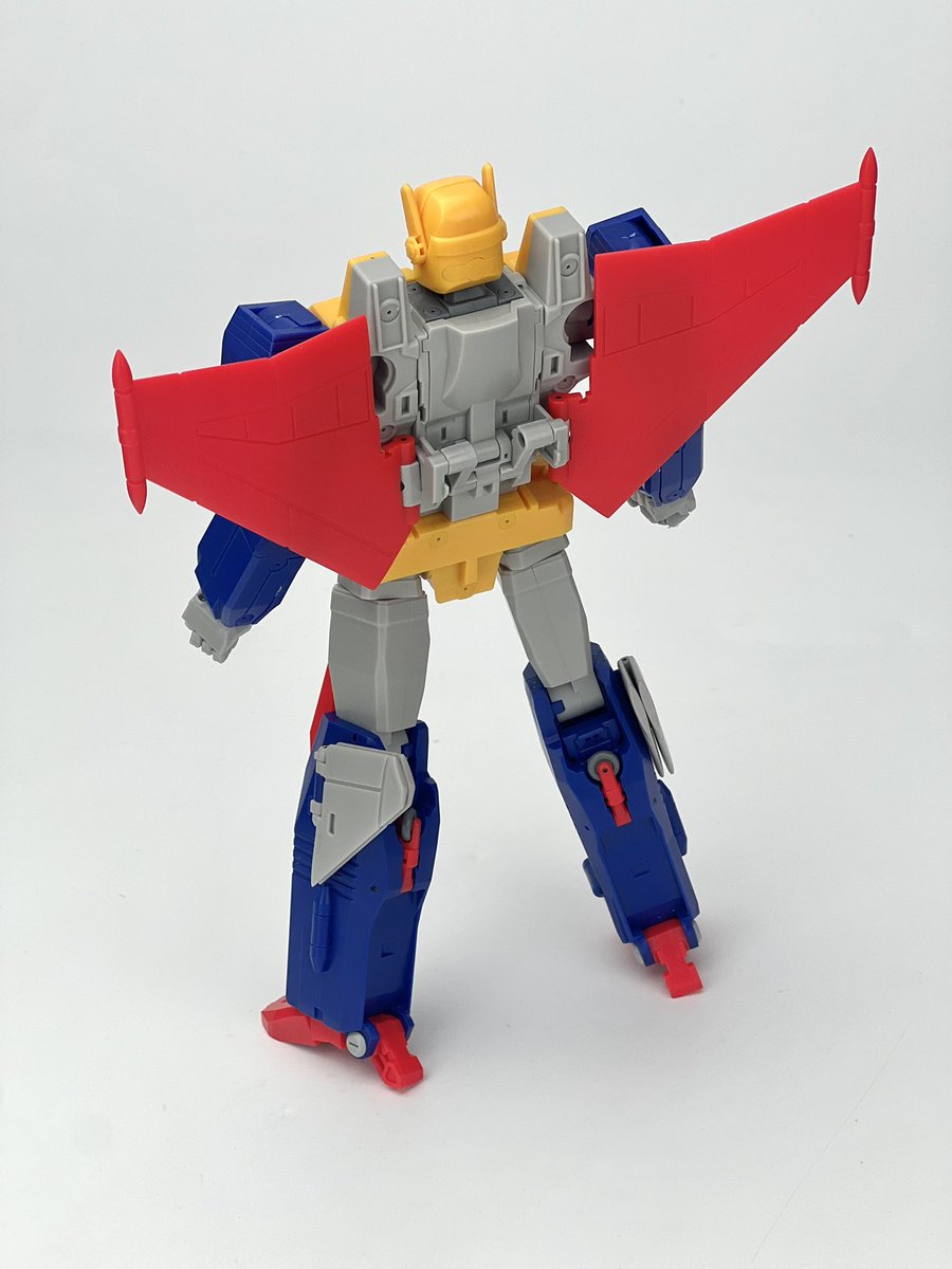 fans_hobby's tweet photo. MB-32 First colour test shot - Robot mode (imprints & spray paints NOT applied yet).
Got question from fans about the back wings position, they can be displayed in both up & down positions!
#fanshobby #thirdpartytransformers #mb32 https://t.co/TvWd34u0Nr