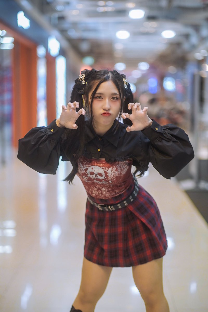 Chompu2D's tweet photo. เป็นแวมไพร์ฝึกหัดที่ยังหาเหยื่อมาดูดเลือดไม่ได้เลย 🧛🏻♀️🩸
ขอบคุณงาน DP-Darkness ที่ให้โอกาสพวกเราได้ขึ้นแสดงด้วยนะคะ 🧡
#Chompu2ndDimension #Chompu2D #2ndDimension #DPDarkness #ZeerRangsit https://t.co/XCqtDM3tFU